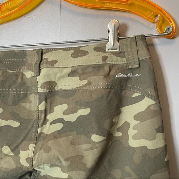 Eddie Bauer Travex Capri Pants Womens 4 Slightly Curvy Straight Leg Camo Nylon - Picture 7 of 10
